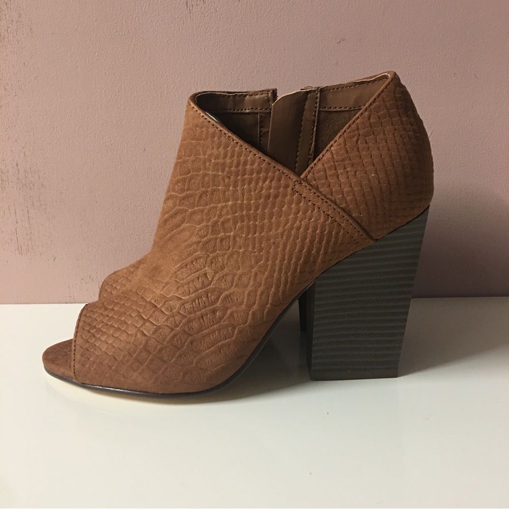 Indigo Rd. Brown Faux Leather Peep Toe Booties Size 8M NIB